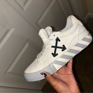 Women low top vulcqnized Off-White Sneakers